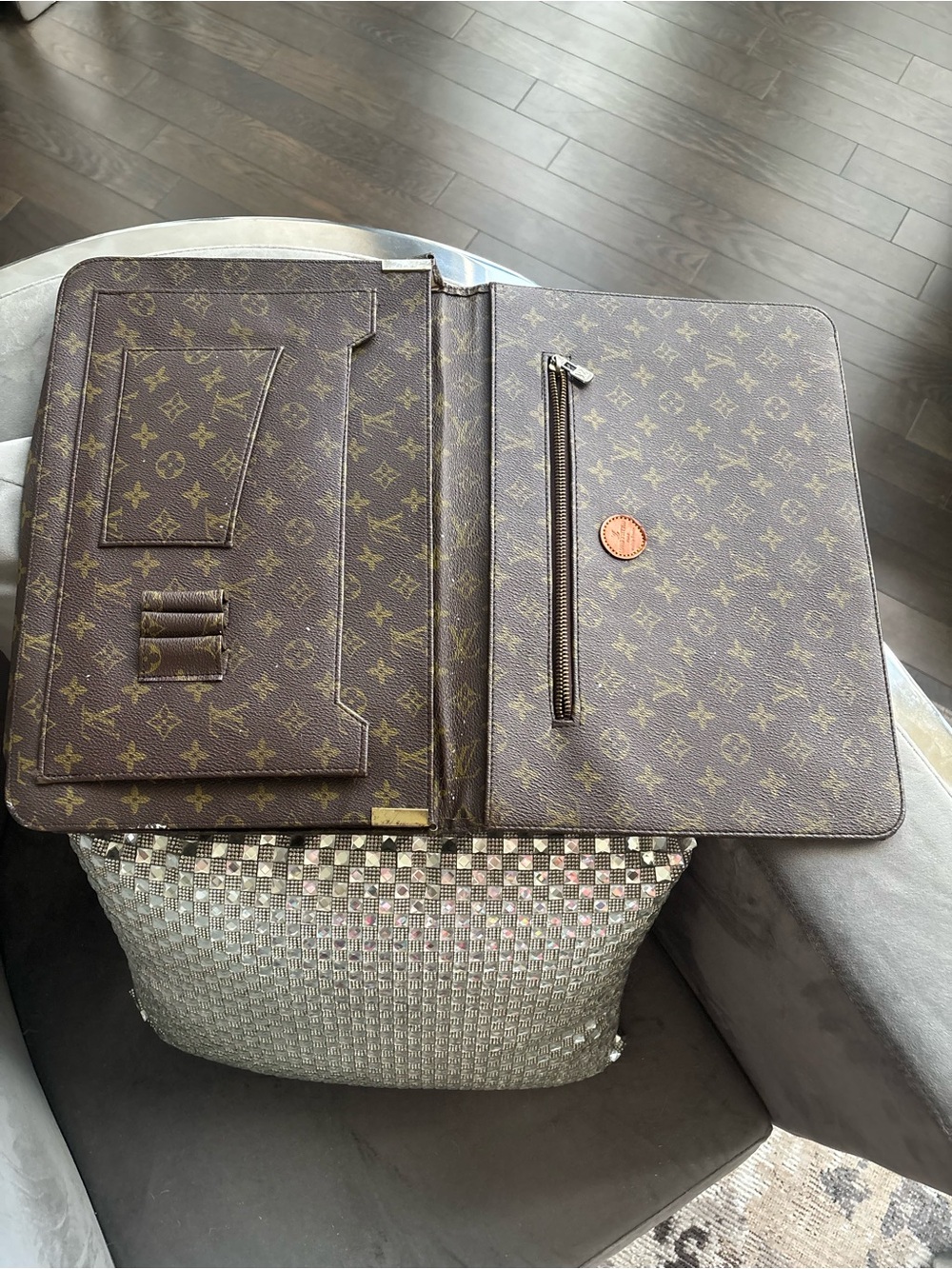 Louis Vuitton Brown Monogram Canvas Messenger Pouch with Tan Trim - Picture 3 of 9